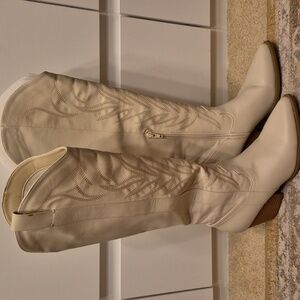 Elegant Cream Western Boots